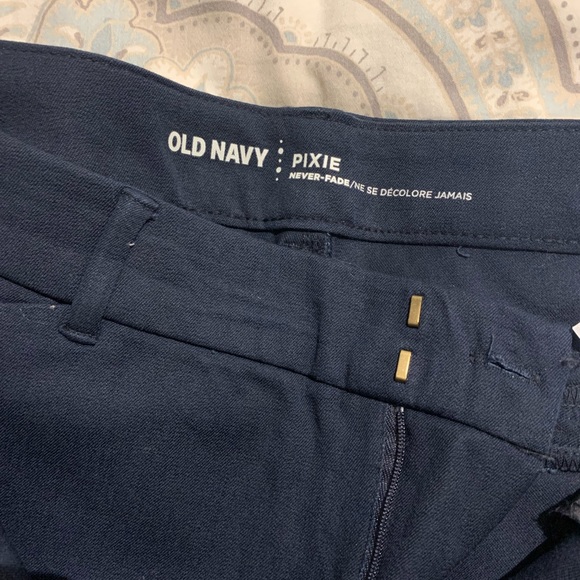 Old Navy Never Fade Pixie Pants - Picture 2 of 3